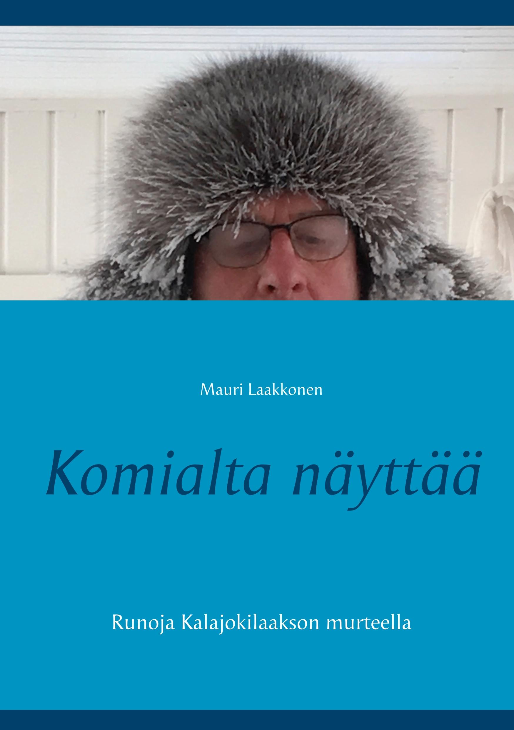 Komialta näyttää