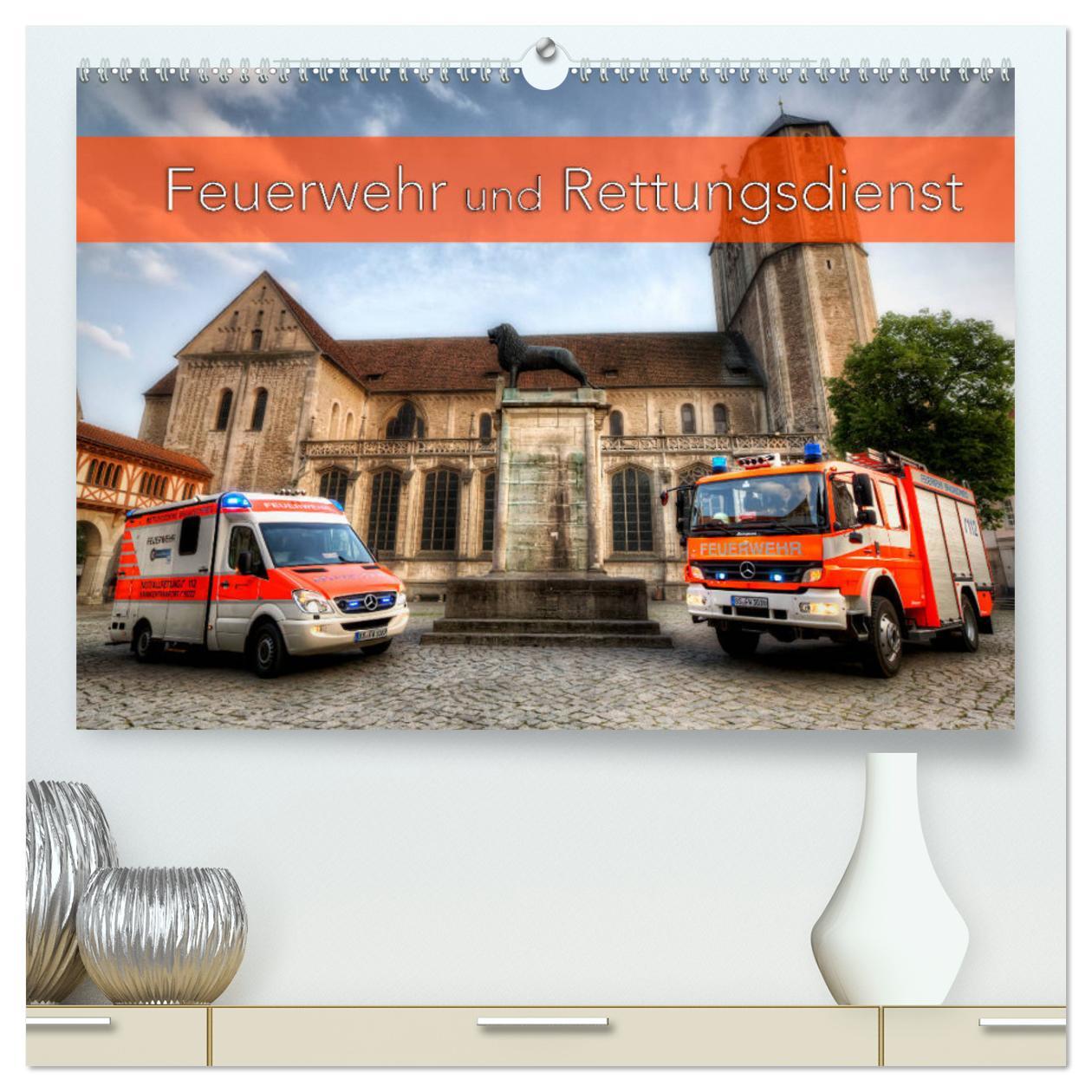 Feuerwehr und Rettungsdienst (hochwertiger Premium Wandkalender 2025 DIN A2 quer), Kunstdruck in Hochglanz